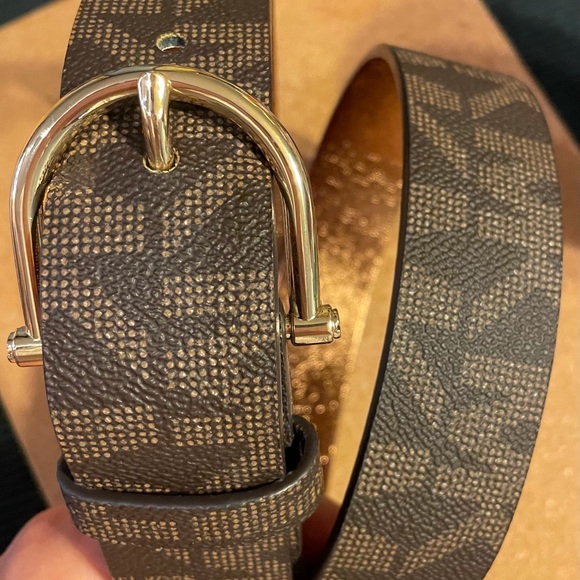 Michael Kors belt size M